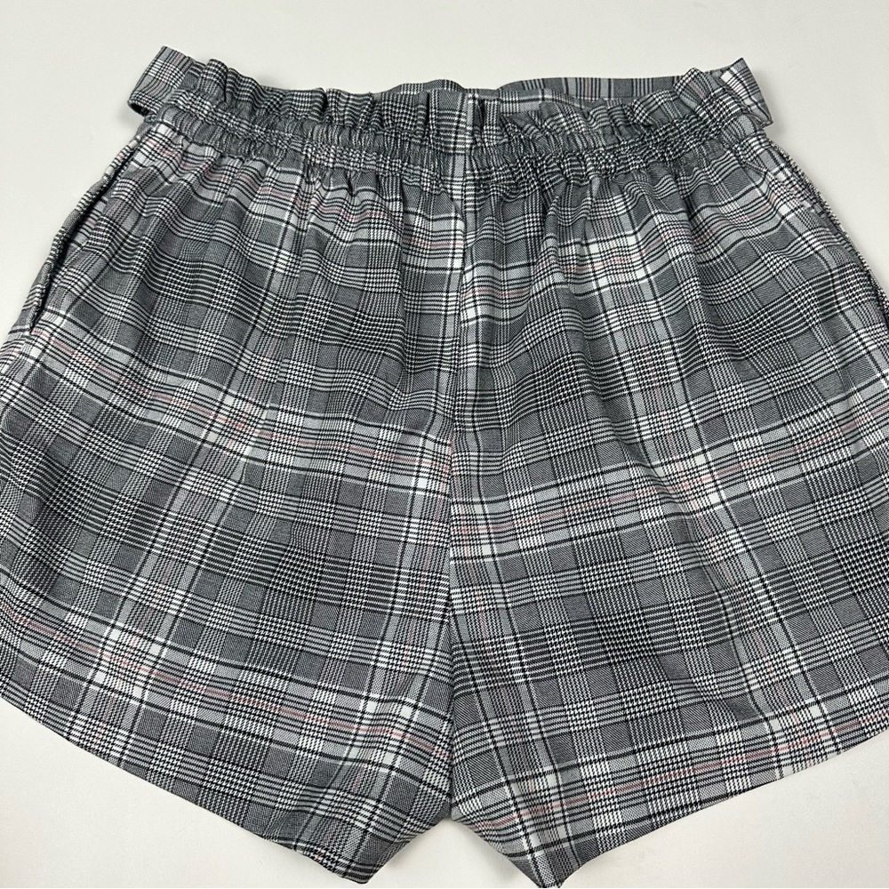 H&M Paperbag Shorts - Picture 2 of 3